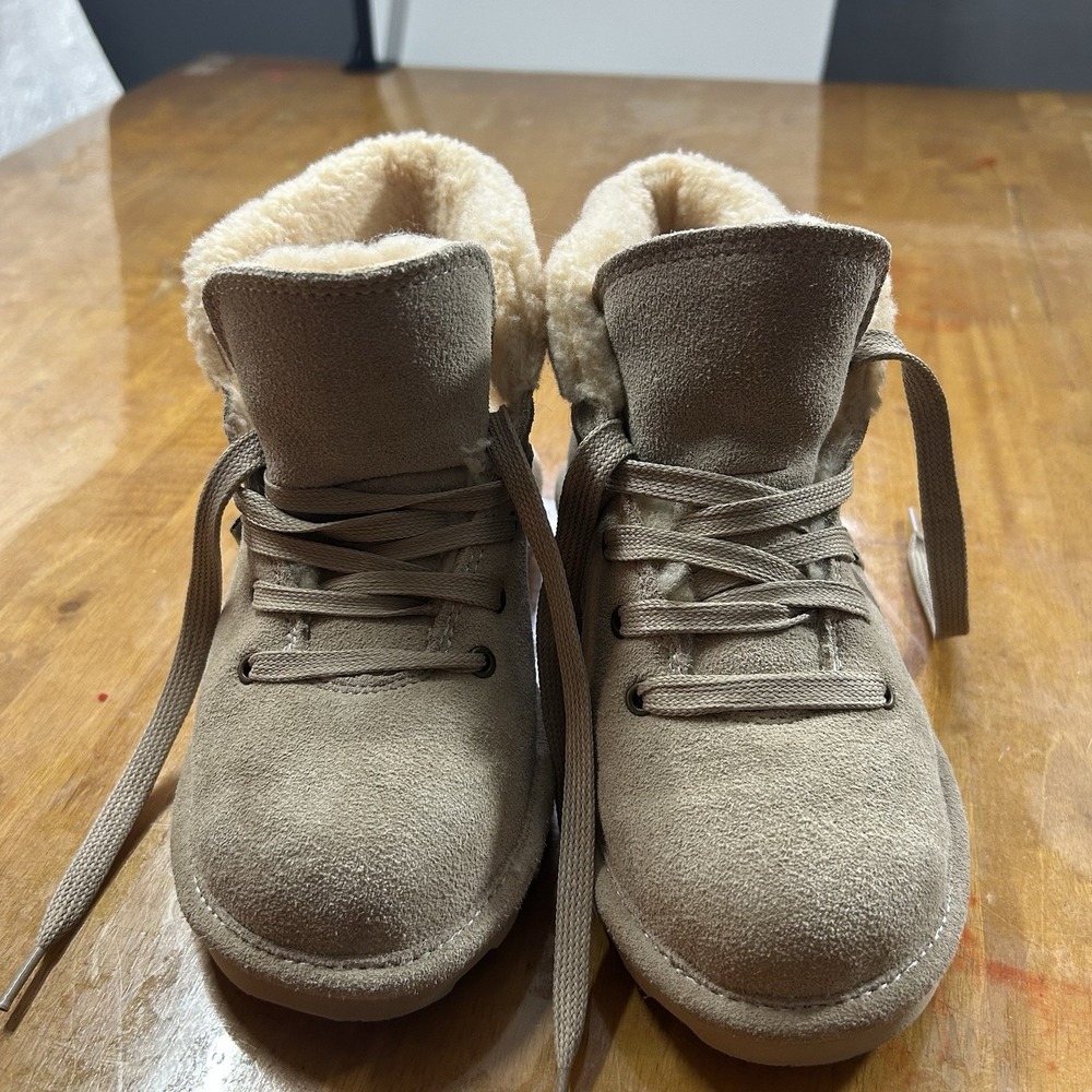 BEARPAW Youth Size 3 Matilda Suede Lace Up Ankle Boots – Beige / Tan